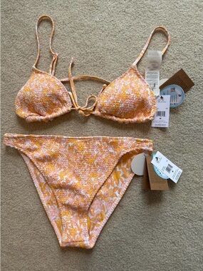 Volcom bikini set NWT size medium